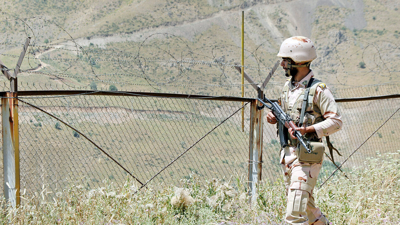 İran rejimi Afganistan sınırına duvar inşa ediyor
