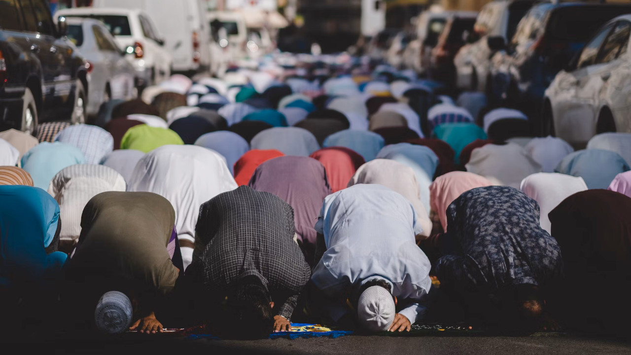 İslam karşıtlığının tavan yaptığı İtalya'da Müslümanların namaz kılacak ibadethanesi yok