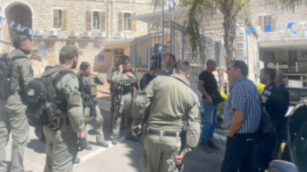 İsrail polisi Al Jazeera stüdyosuna baskın düzenledi