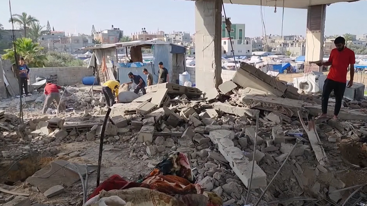 İsrail'in Refah saldırısı sebebiyle 100 binden fazla sivil yerinden oldu