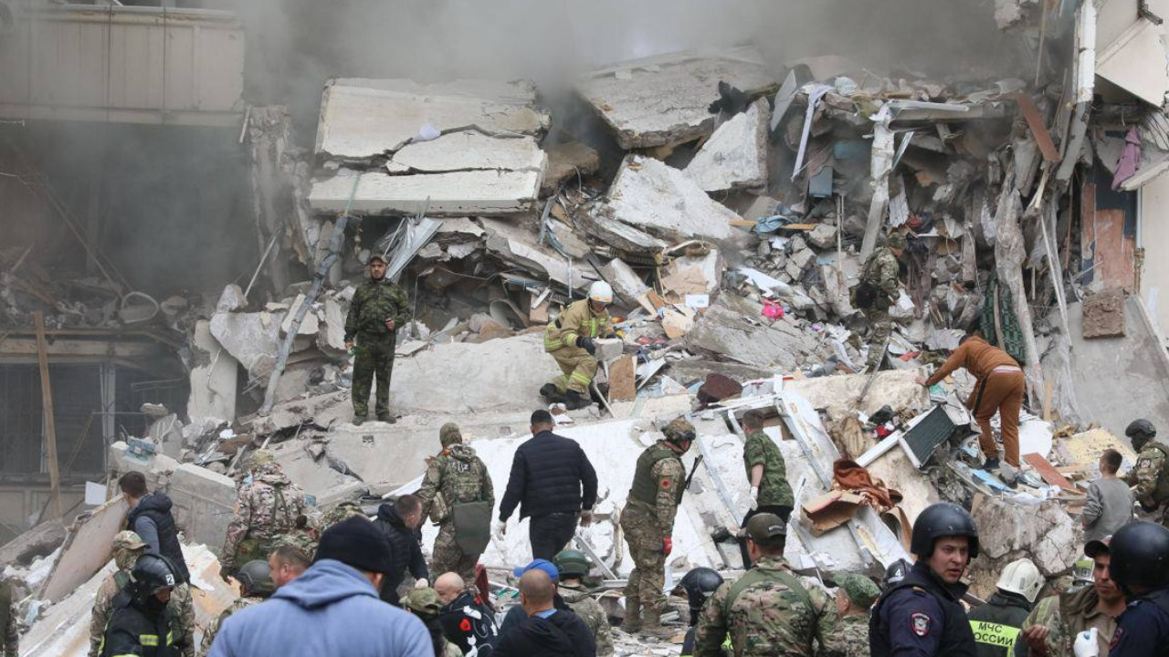 Ukrayna Rusya'nın Belgorod kentinde bir binayı bombaladı: Çok sayıda ölü var