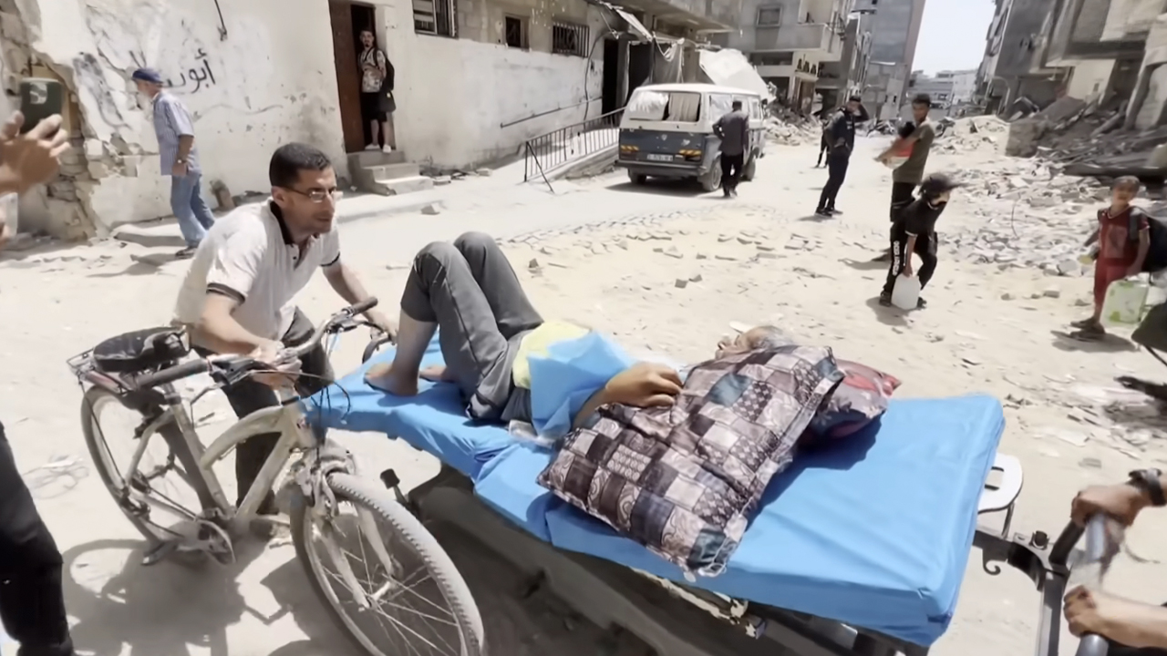 Gazze'de İsrail'in saldırdığı bir hastane daha boşaltıldı