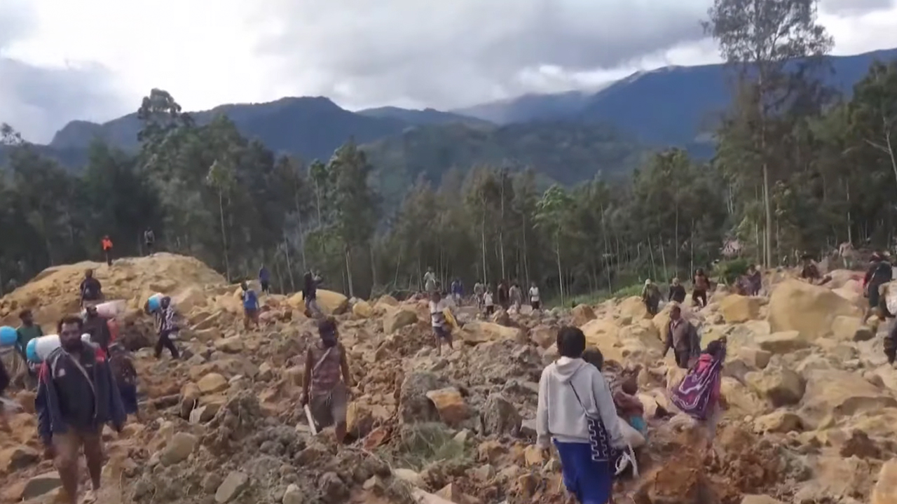 Papua Yeni Gine'de 2000 kişinin toprak altında kaldığı felakette son durum ne?