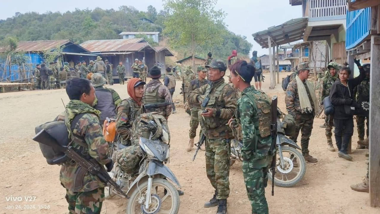 Myanmar'daki cunta yönetimi silahlı gruplar karşısında gücünü kaybediyor