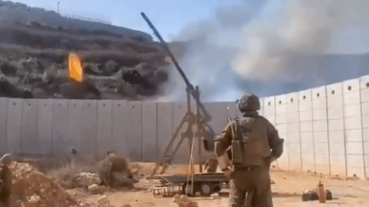 İsrail ordusu Lübnan'da yangın çıkarmak için mancınık kullanıyor