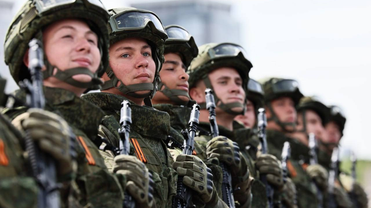 Putin Ukrayna'da savaşan Rus askerlerinin sayısını açıkladı