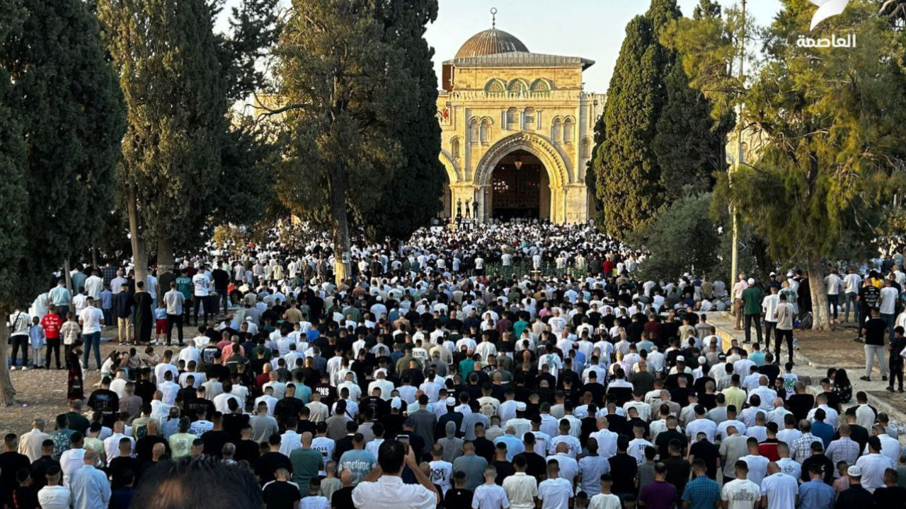 Binlerce Müslüman bayram namazını Mescid-i Aksa'da kıldı