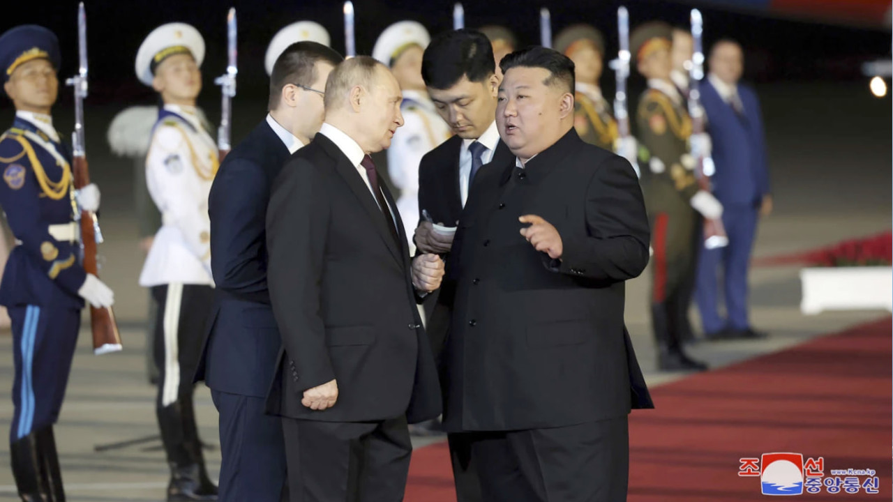 Putin, Kuzey Kore lideri Kim'e Rus yapımı lüks bir limuzin hediye etti