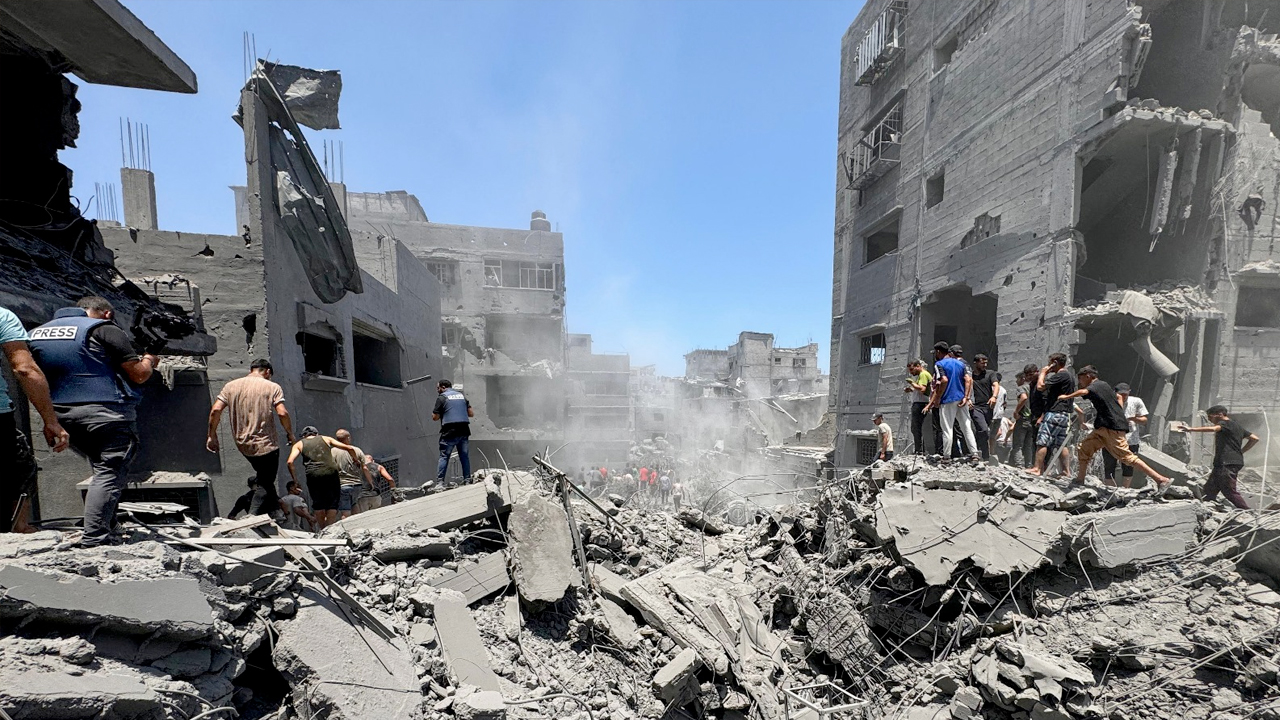 İsrail Gazze'de mülteci kamplarını bombaladı: 50 kişi can verdi