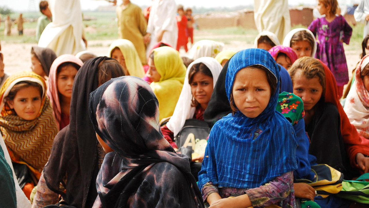 Pakistan bir milyona yakın Afgan mülteciyi sınır dışı etmeye hazırlanıyor