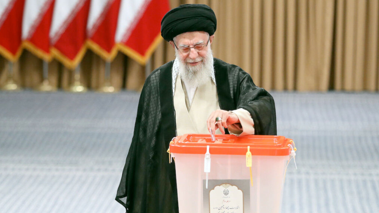 İran'da cumhurbaşkanlığı seçimlerinin ikinci turu başladı