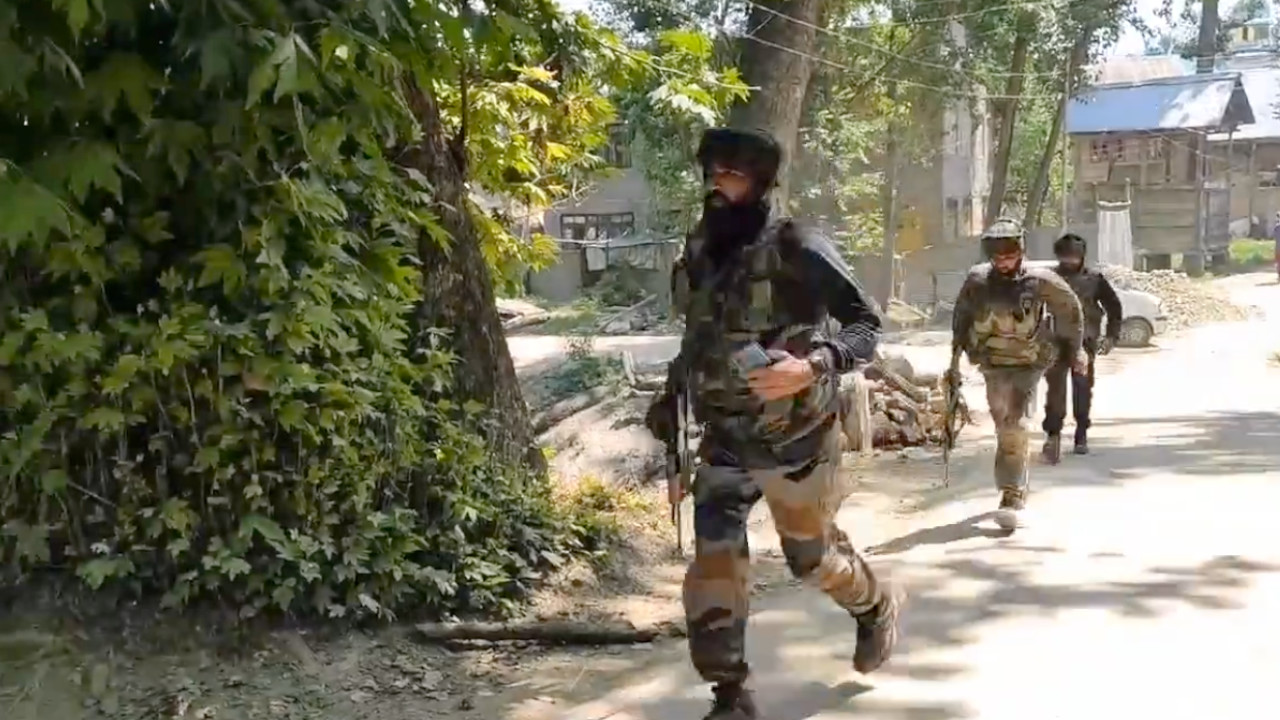 Keşmir'deki çatışmada 2 Hint askeri öldü