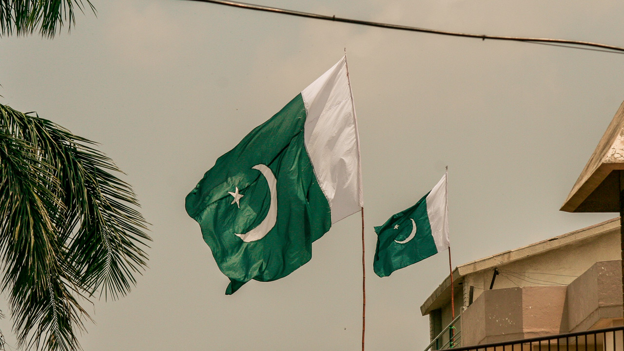 Pakistan istihbaratı telefonları 'resmi olarak' dinleyebilecek