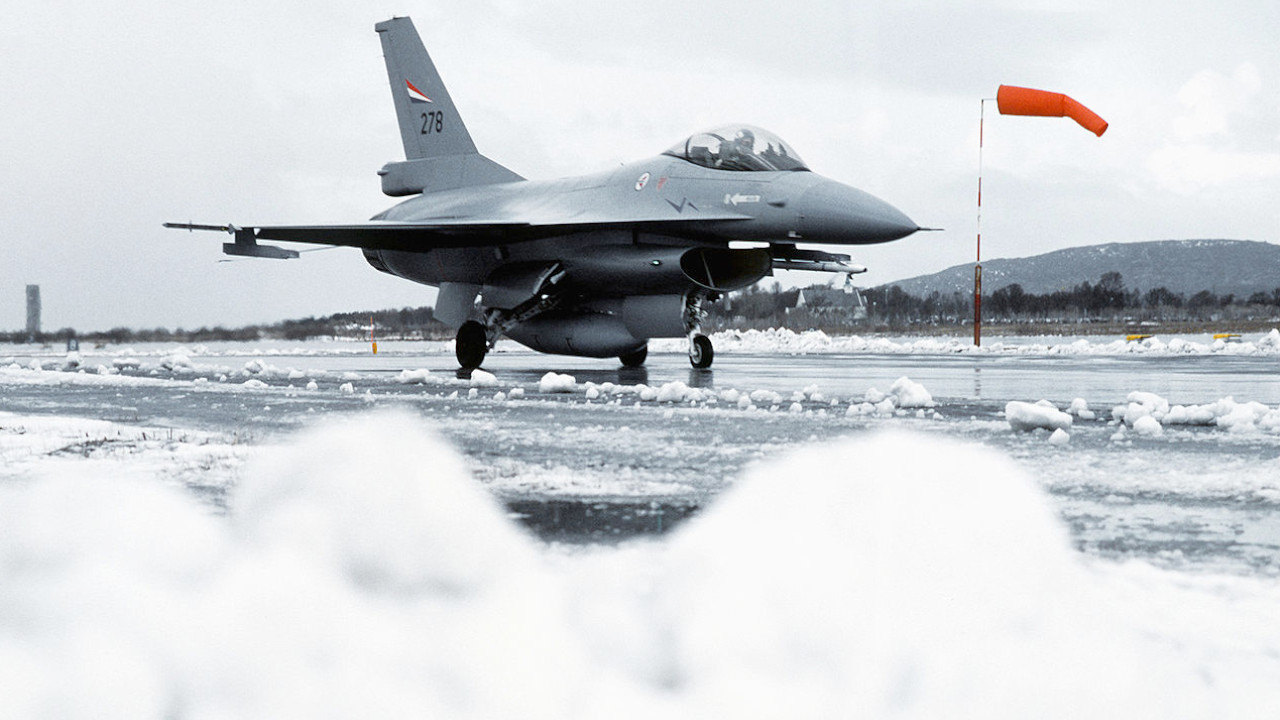 Norveç Ukrayna'ya 6 adet F-16 hibe edeceğini açıkladı