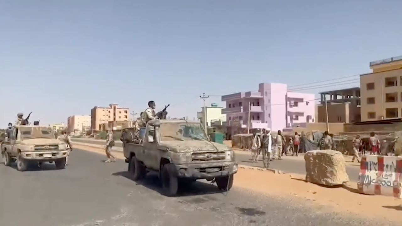 Sudan'da savaşan taraflar Cenevre'de masaya oturuyor