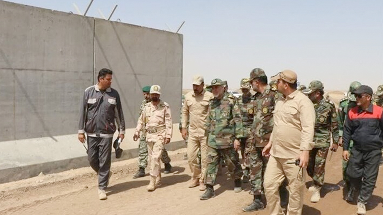 İran rejiminin Afganistan sınırına duvar inşası sürüyor