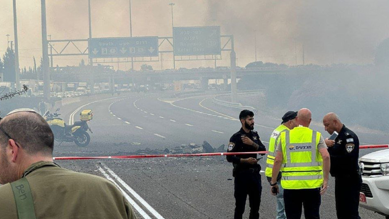 Lübnan'dan atılan roketler Tel Aviv'i vurdu