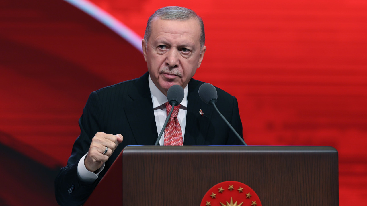 Erdoğan: Kadınlar arasındaki başörtülü ve başı açık ayrımına son verdik