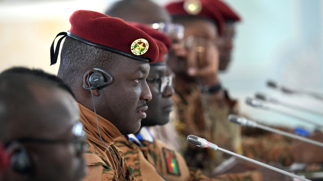 Burkina Faso cuntası hükümeti feshetti