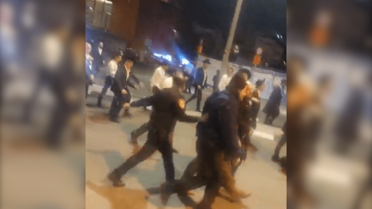 Askere alınmalarına tepki gösteren Ortodoks Yahudiler İsrailli generale saldırdı