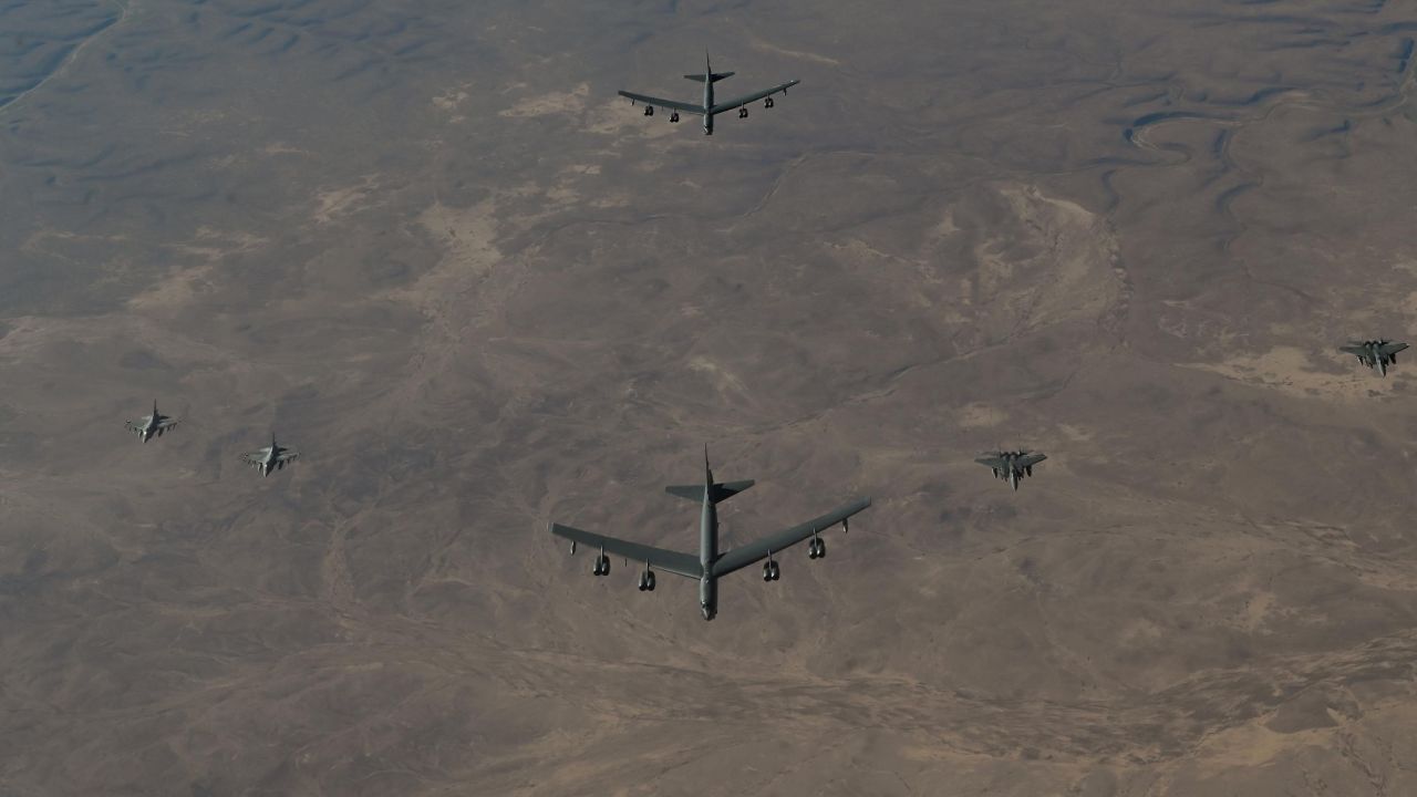 ABD Ortadoğu'da bombardıman uçaklarıyla gövde gösterisi yaptı