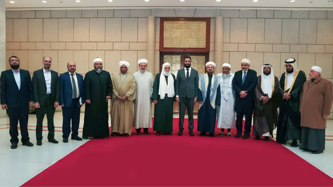 Ahmed Şara, Dünya Müslüman Alimler Birliği'nden bir heyetle bir araya geldi