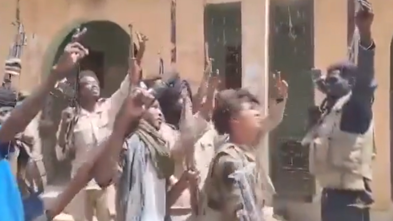 Sudan'da BAE destekli güçler stratejik yerleşimi ele geçirdi