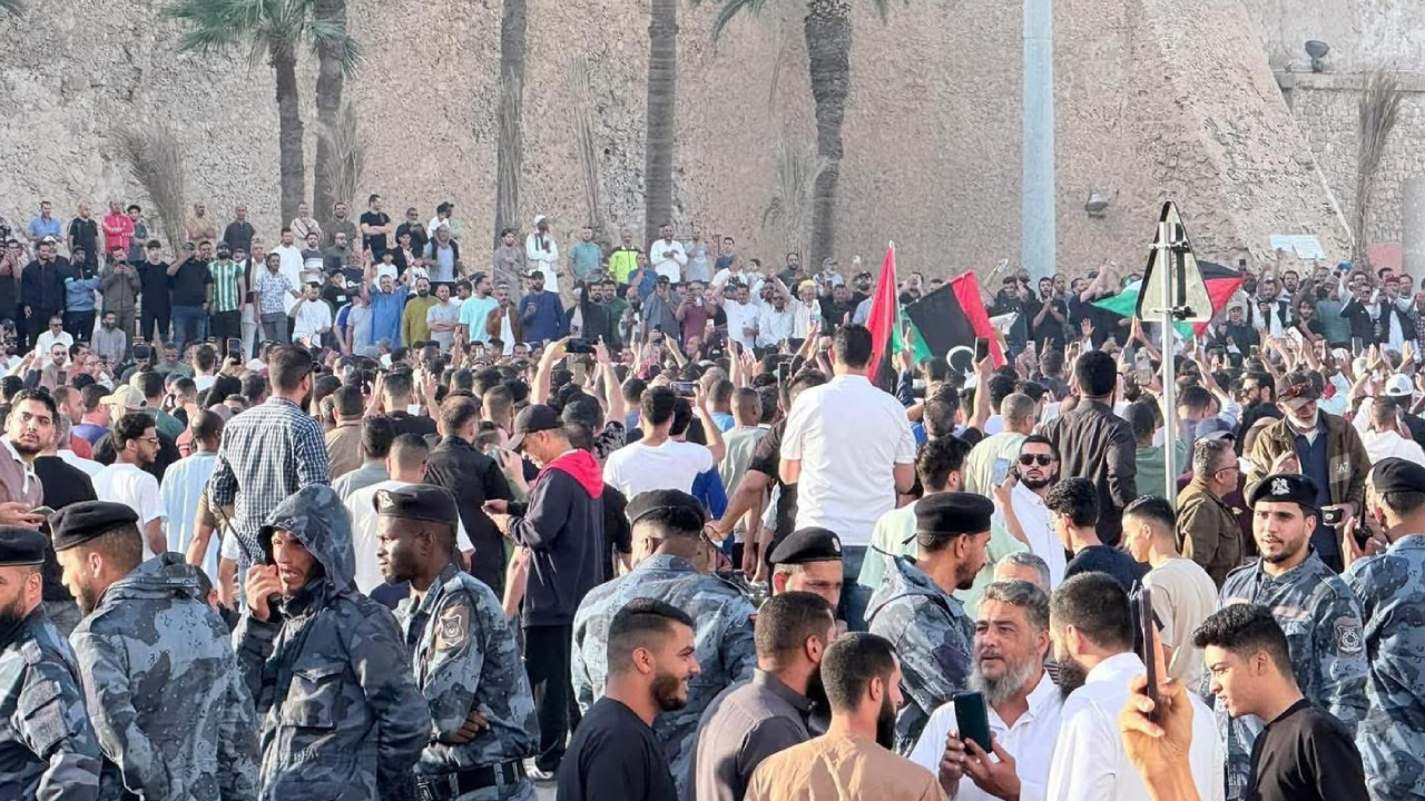 Libya'nın başkenti Trablus'ta hükümet karşıtı protestolar patlak verdi