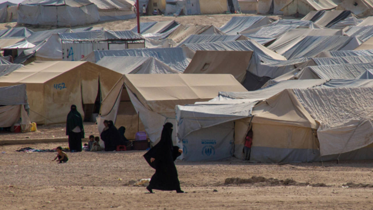 Suriye yönetimi ilk kez YPG kontrolündeki Hol kampını ziyaret etti