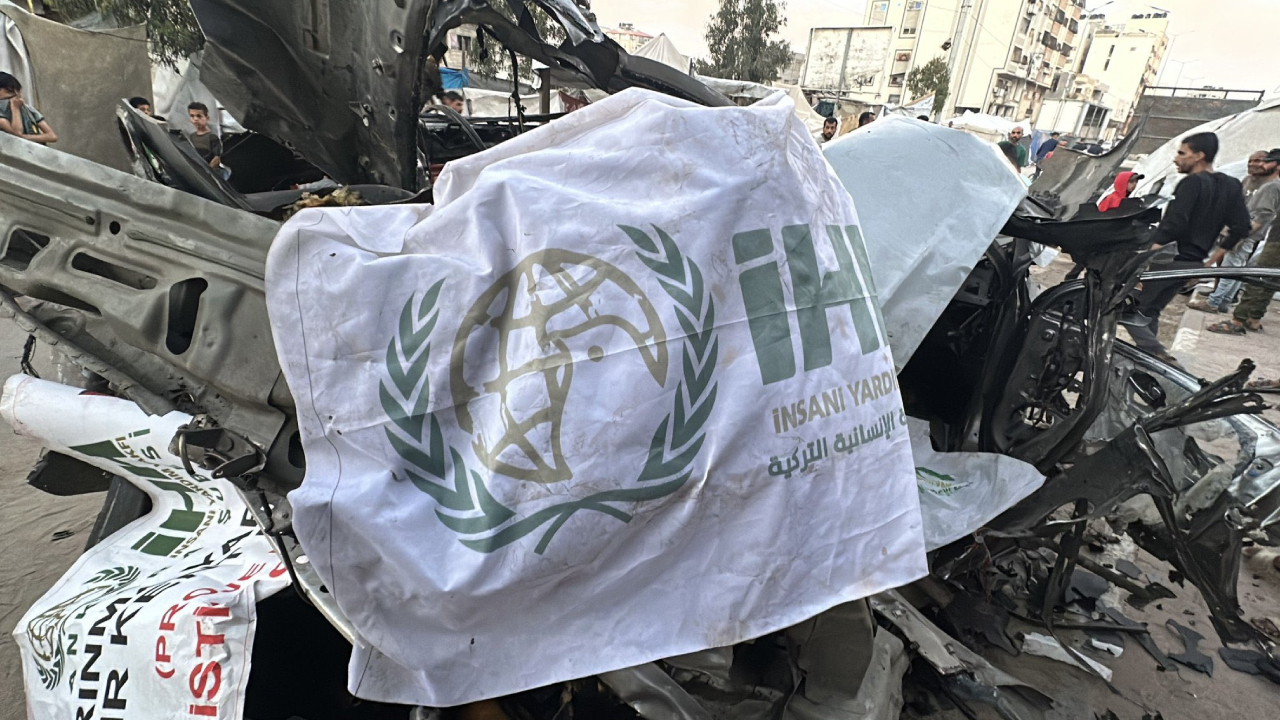 İsrail Gazze'de İHH çalışanlarını hedef aldı