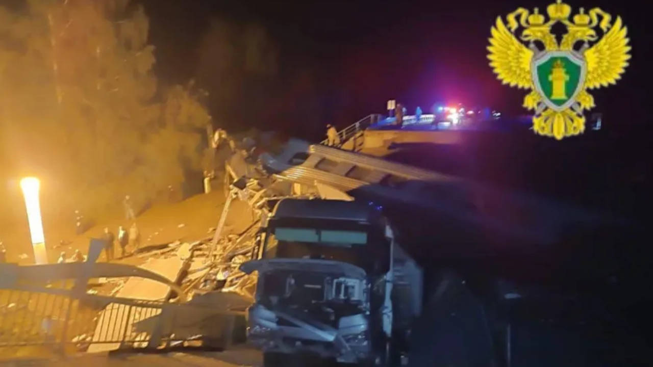 Rusya'da iki köprünün yıkılması sonucu en az yedi kişi öldü