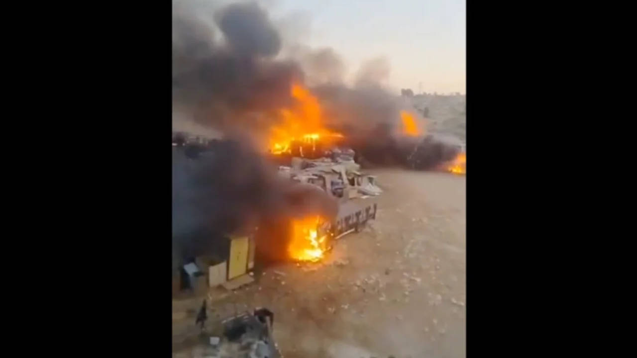 Yahudi çeteler Batı Şeria'da Filistinlilerin evlerini ve diğer mülklerini ateşe verdi