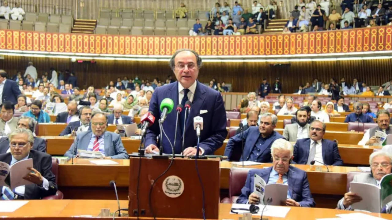 Ekonomisi IMF'ye bağlı olan Pakistan savunma harcamalarını yüzde 20 artırıyor