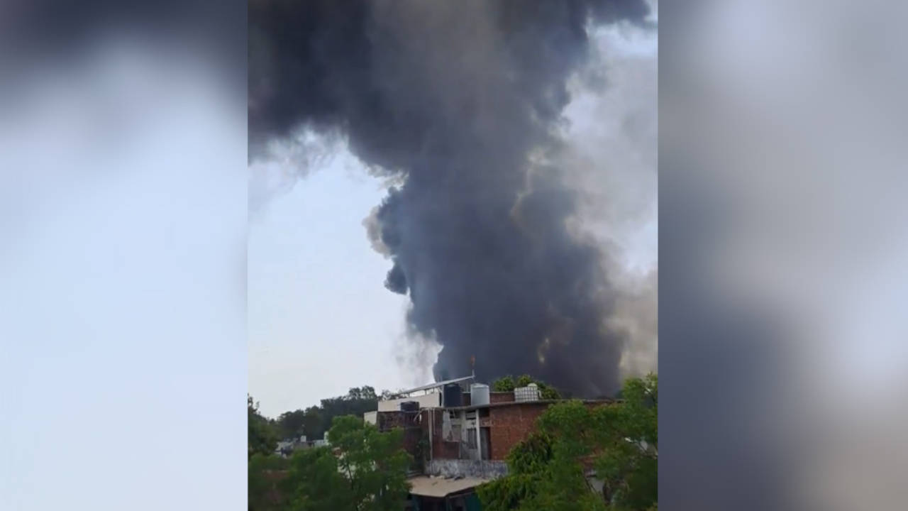 Hindistan'da 242 yolcu taşıyan uçak düştü