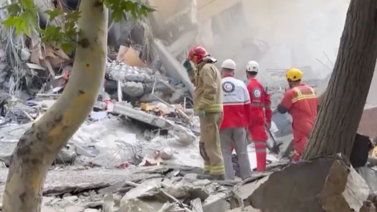 İsrail İran'ın başkenti Tahran'da 20'si çocuk 60 sivili katletti