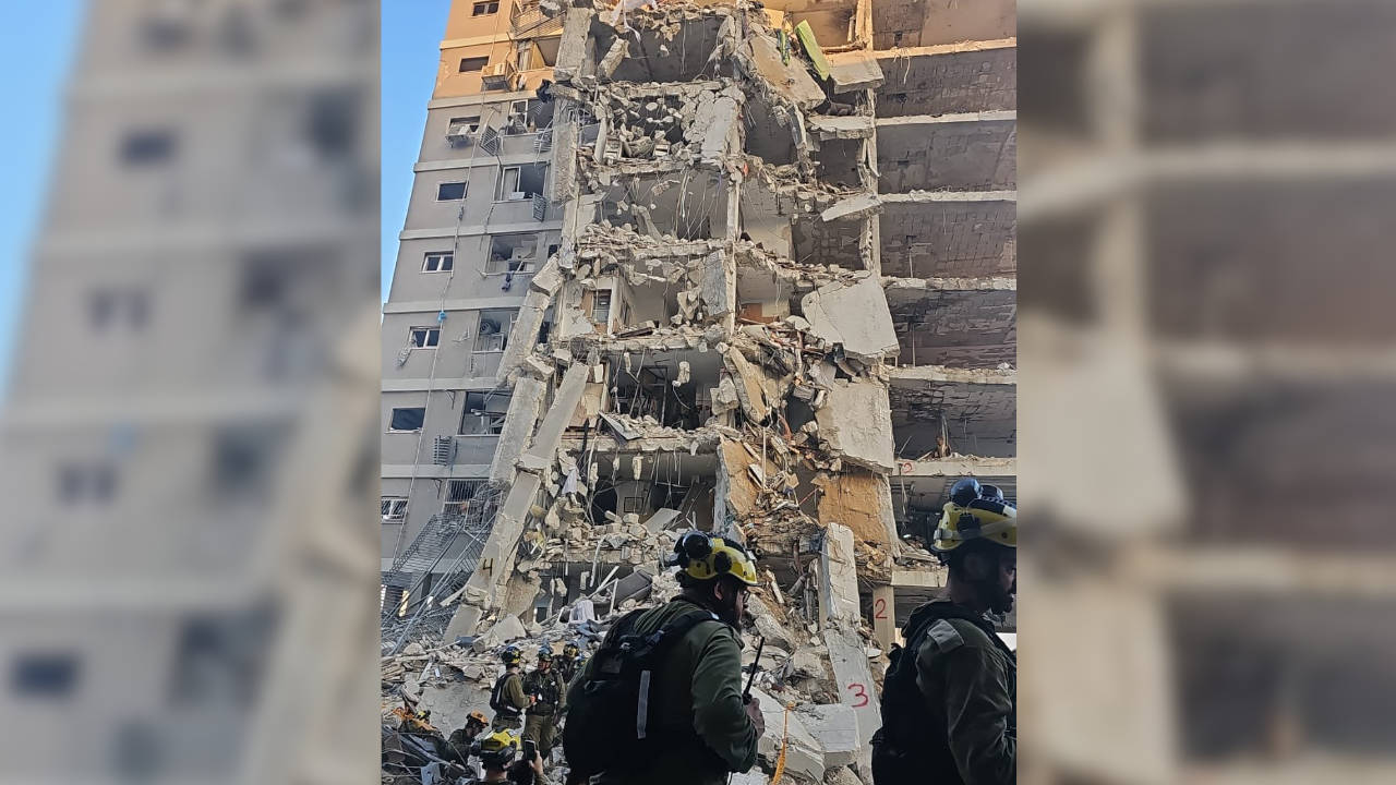 İran'ın İsrail'e yönelik saldırılarında en az 10 kişi öldü