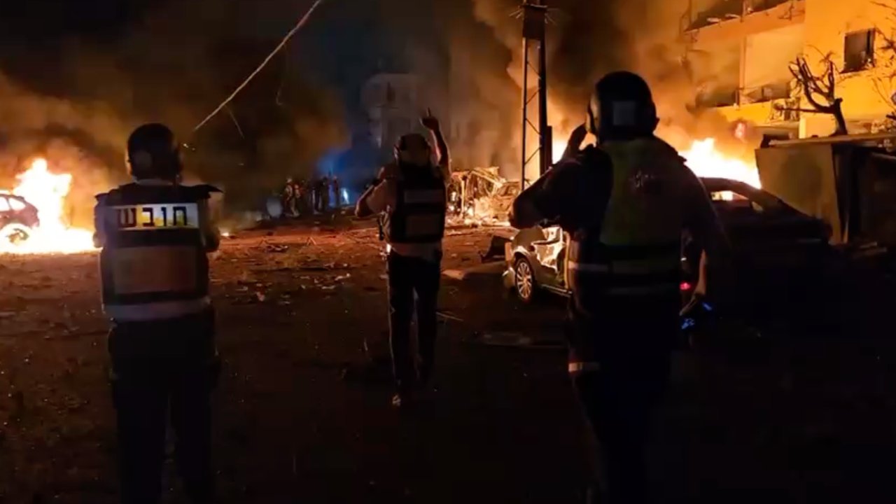 İran'ın İsrail'e saldırıları sürüyor: 8 ölü, 100'den fazla yaralı