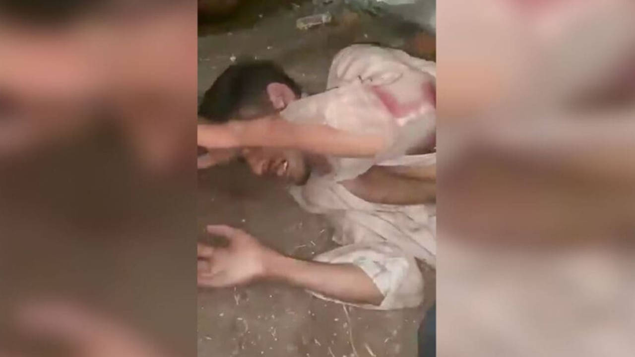 Hindistan'da Hindu çetelerin saldırısına uğrayan bir Müslüman can verdi, diğerinin durumu kritik