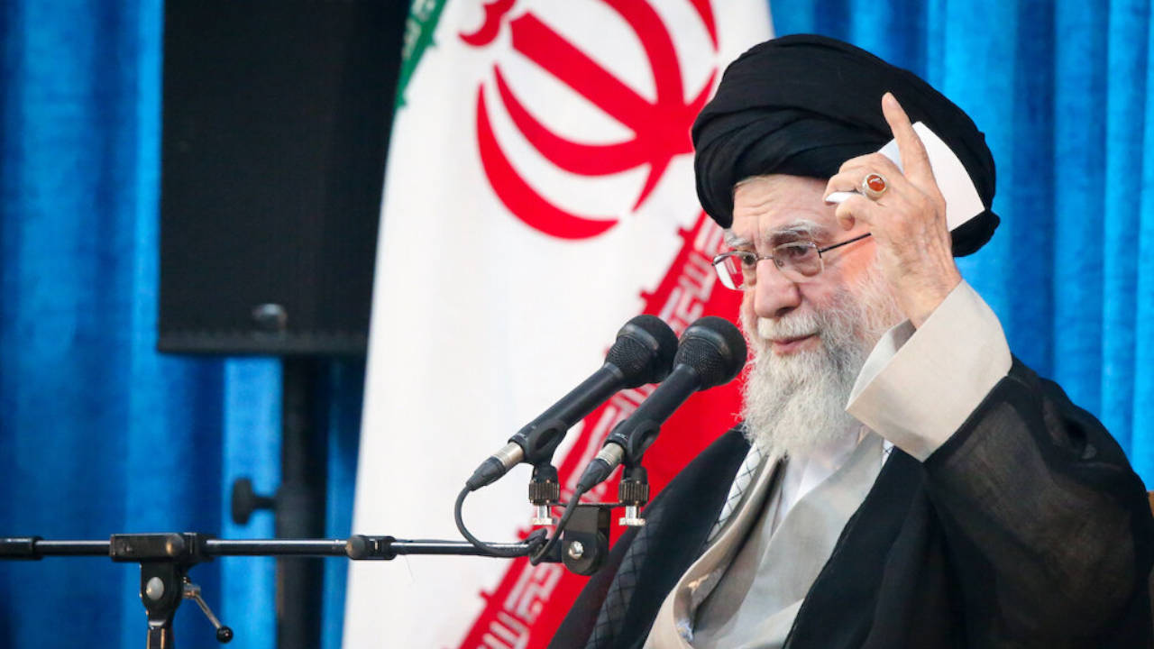 Hamaney Trump'a yanıt verdi: Teslim olmayacağız