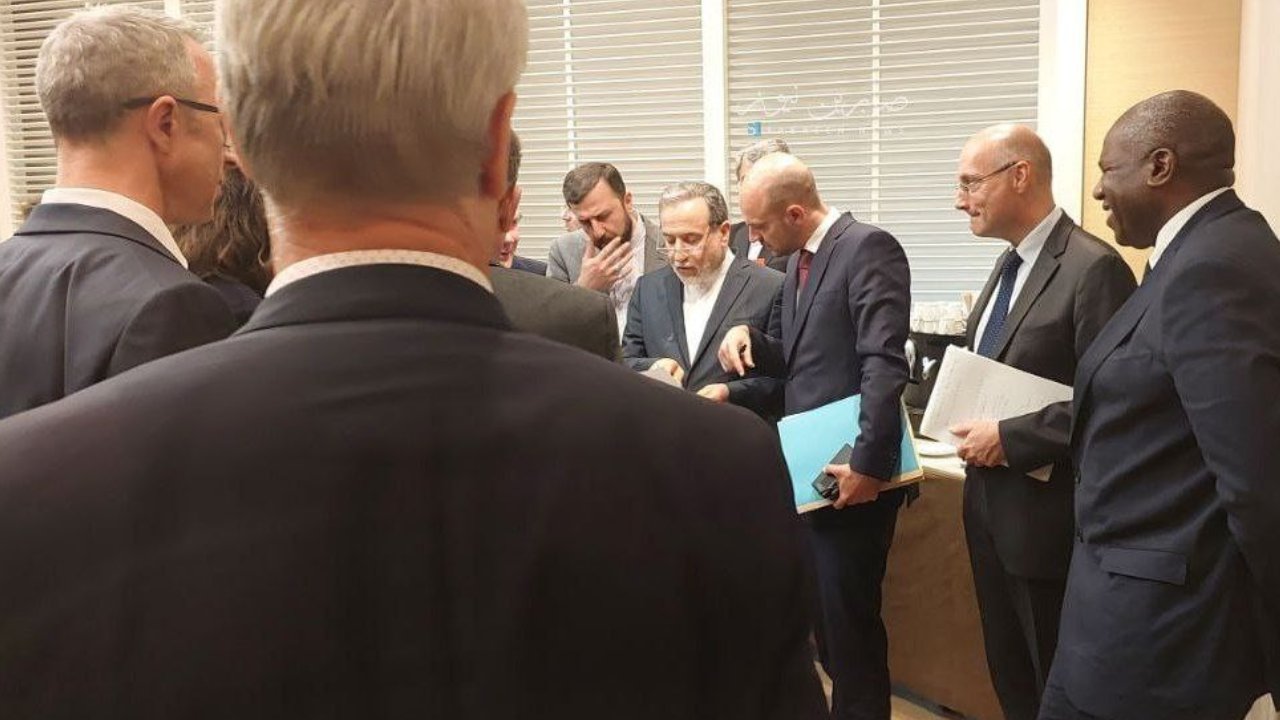 İran ile Avrupalı güçler Cenevre'de görüştü