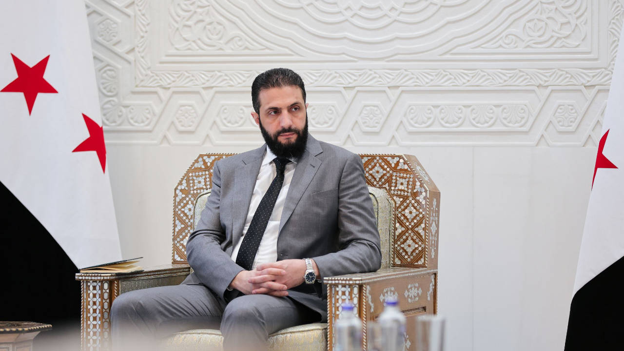 AB ve İngiltere, Suriye lideri Şara'ya yönelik yaptırımları kaldırıyor