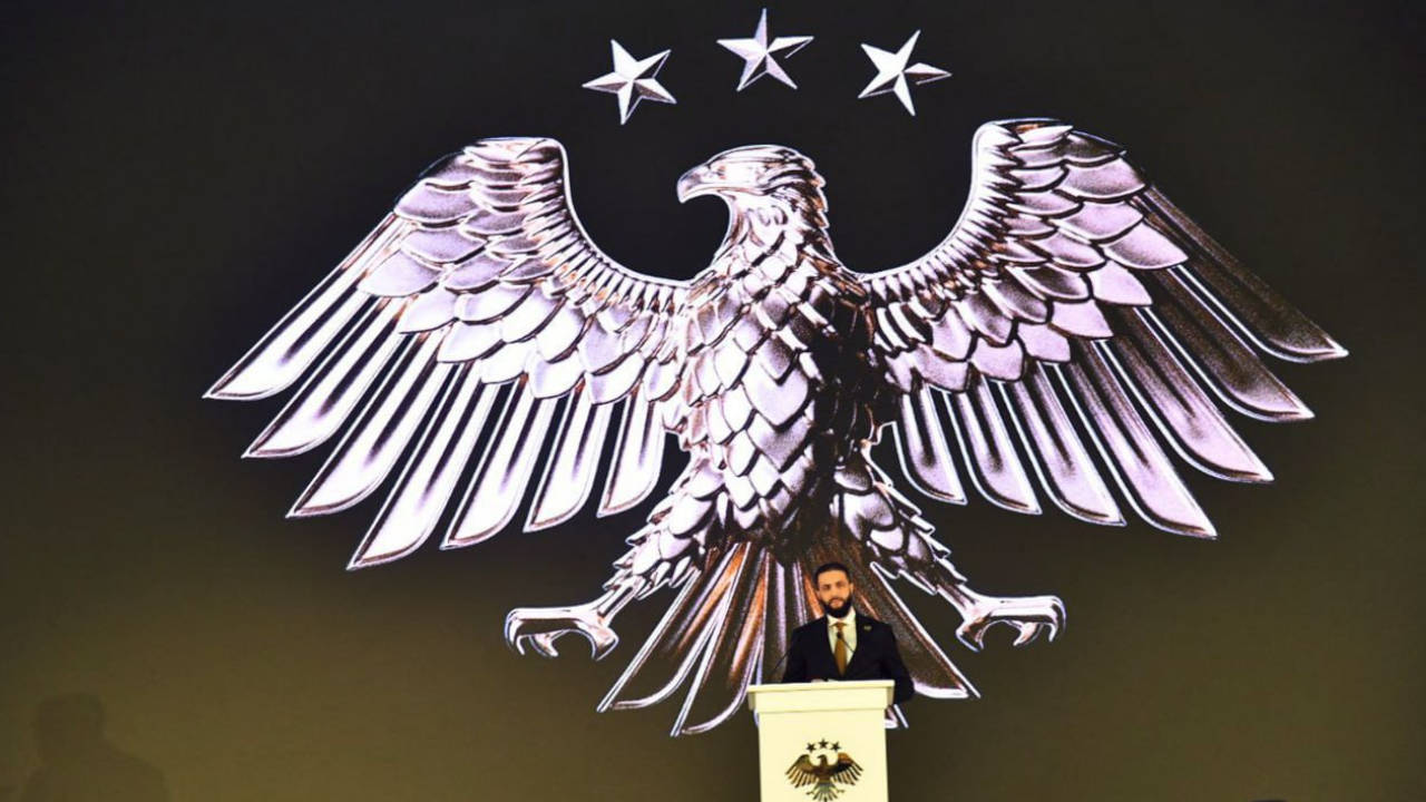 Suriye'nin yeni devlet arması tanıtıldı