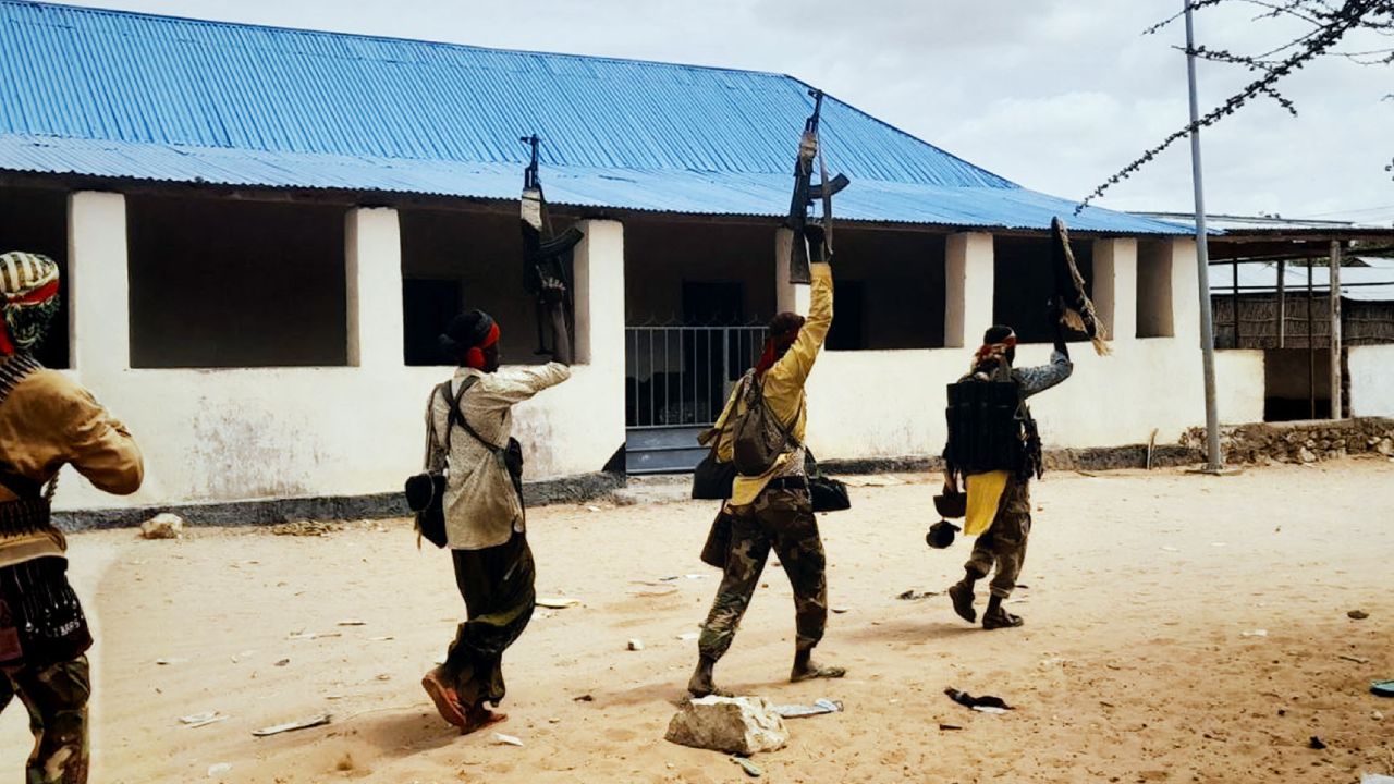 Somali'de Eş Şebab ilerleyişi sürüyor: Stratejik yerleşim ele geçirildi