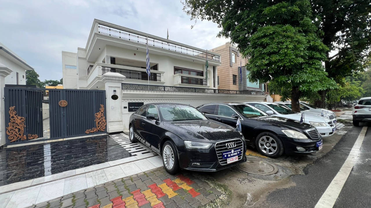 Hindistan'da sahte büyükelçilik işleten bir kişi yakalandı