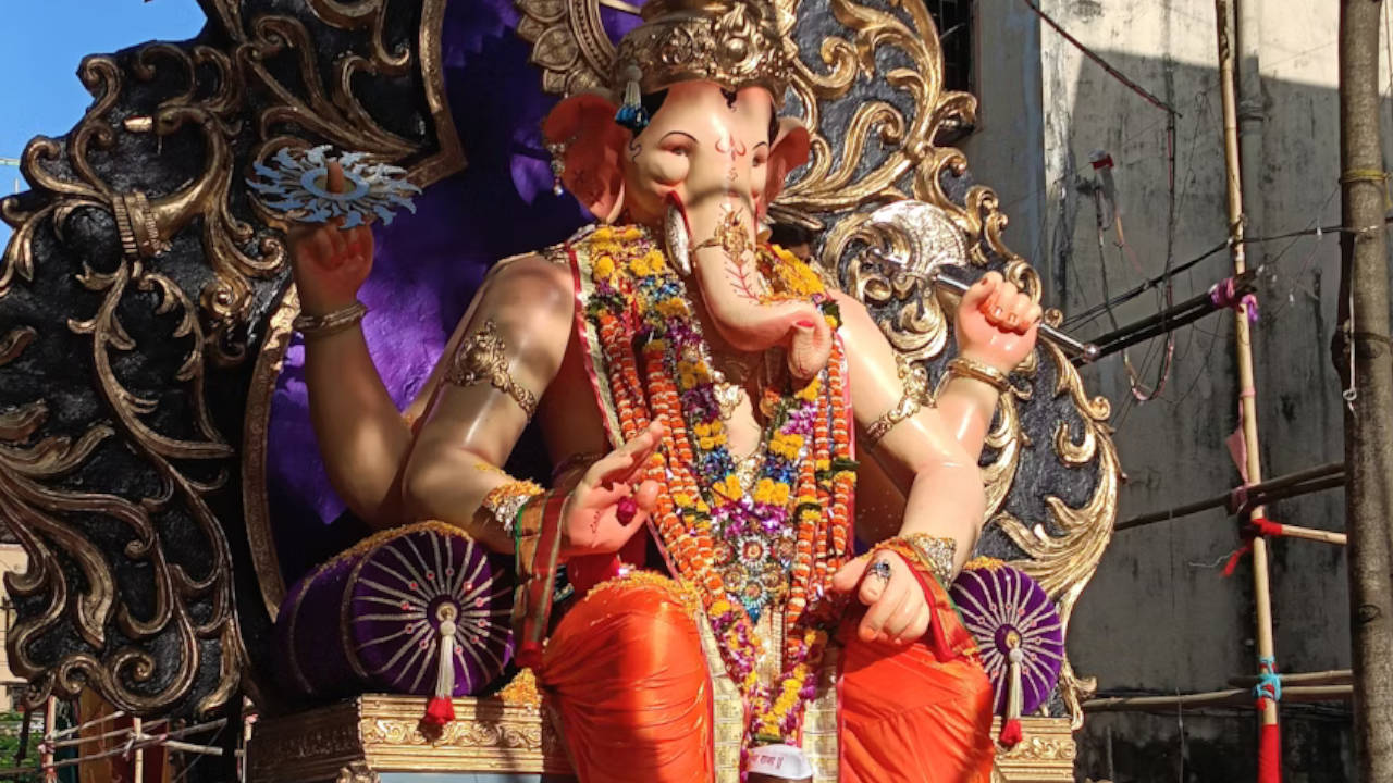 "Eski bir gelenek": İki Hintli kardeş aynı kadınla evlendi