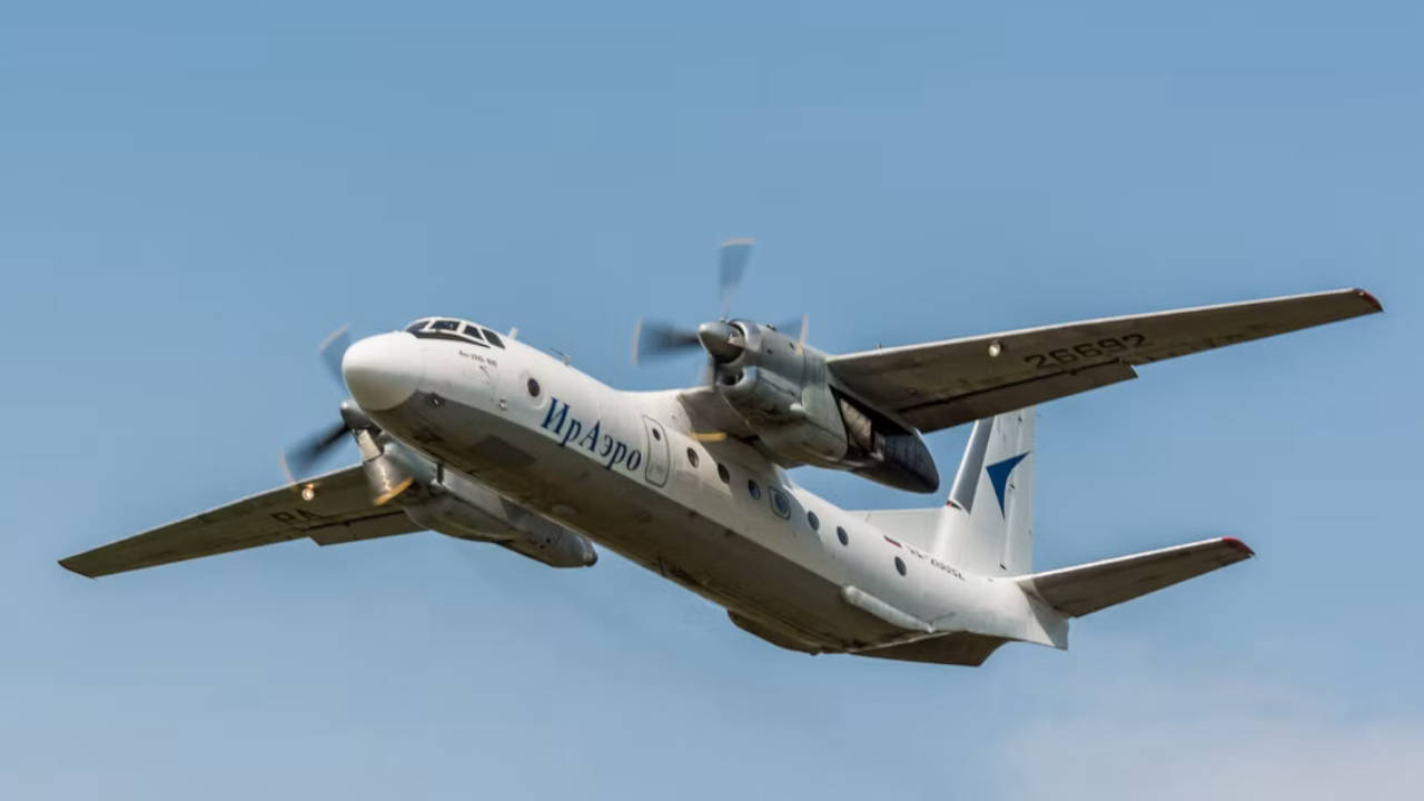 Rusya'da 50 kişiyi taşıyan yolcu uçağıyla iletişim kesildi