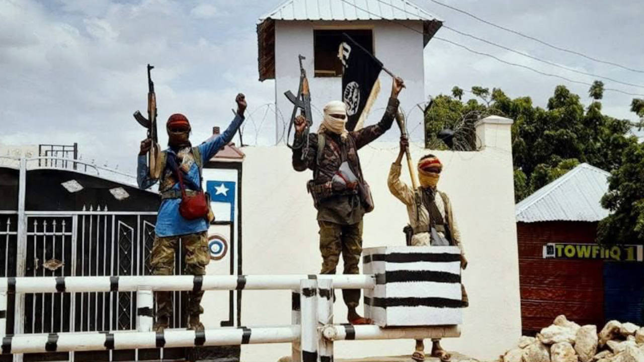 Eş Şebab Somali'de stratejik bir bölgeyi daha ele geçirdi