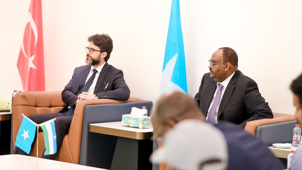 BAE destekli Puntland yönetimi alıkoyduğu Türk gemisini serbest bıraktı