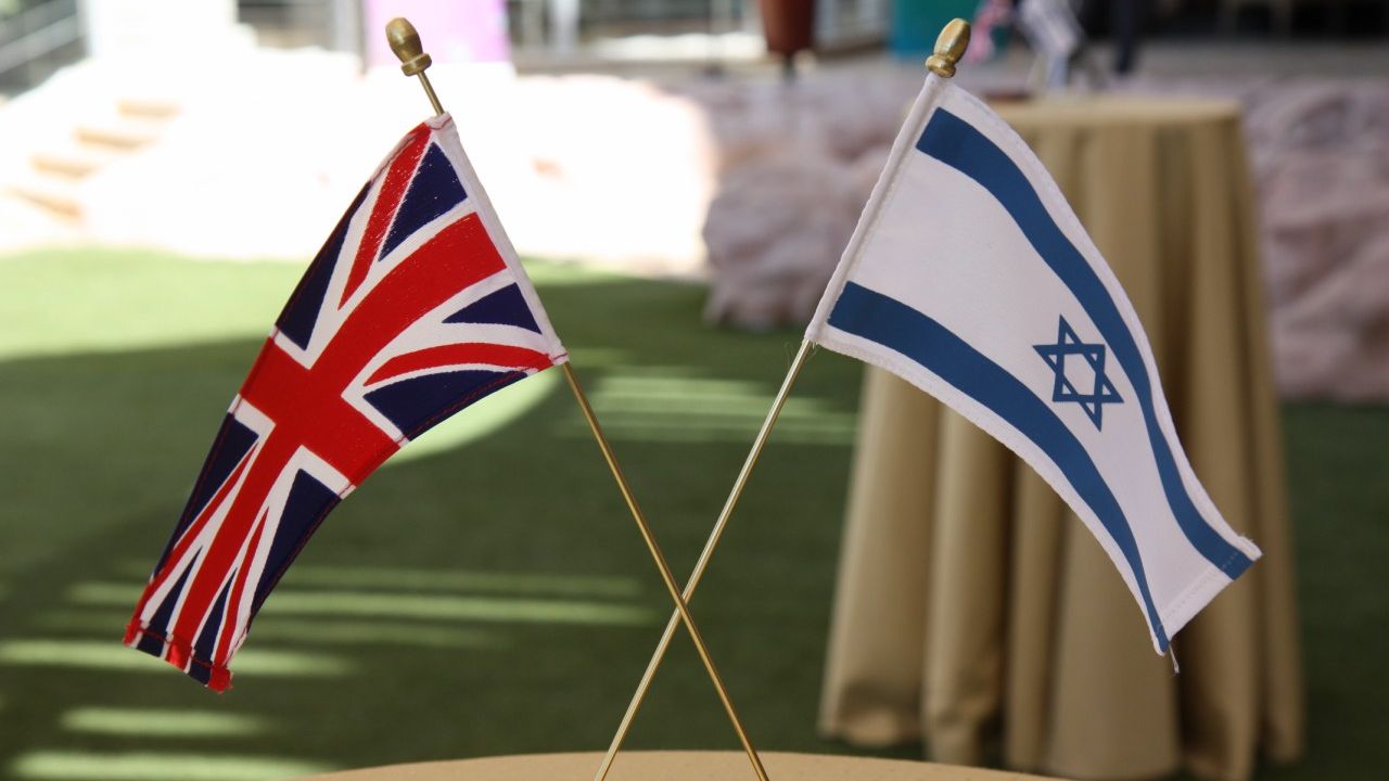 İngiltere İsrail'in Gazze'deki soykırımına nasıl ortak oluyor?