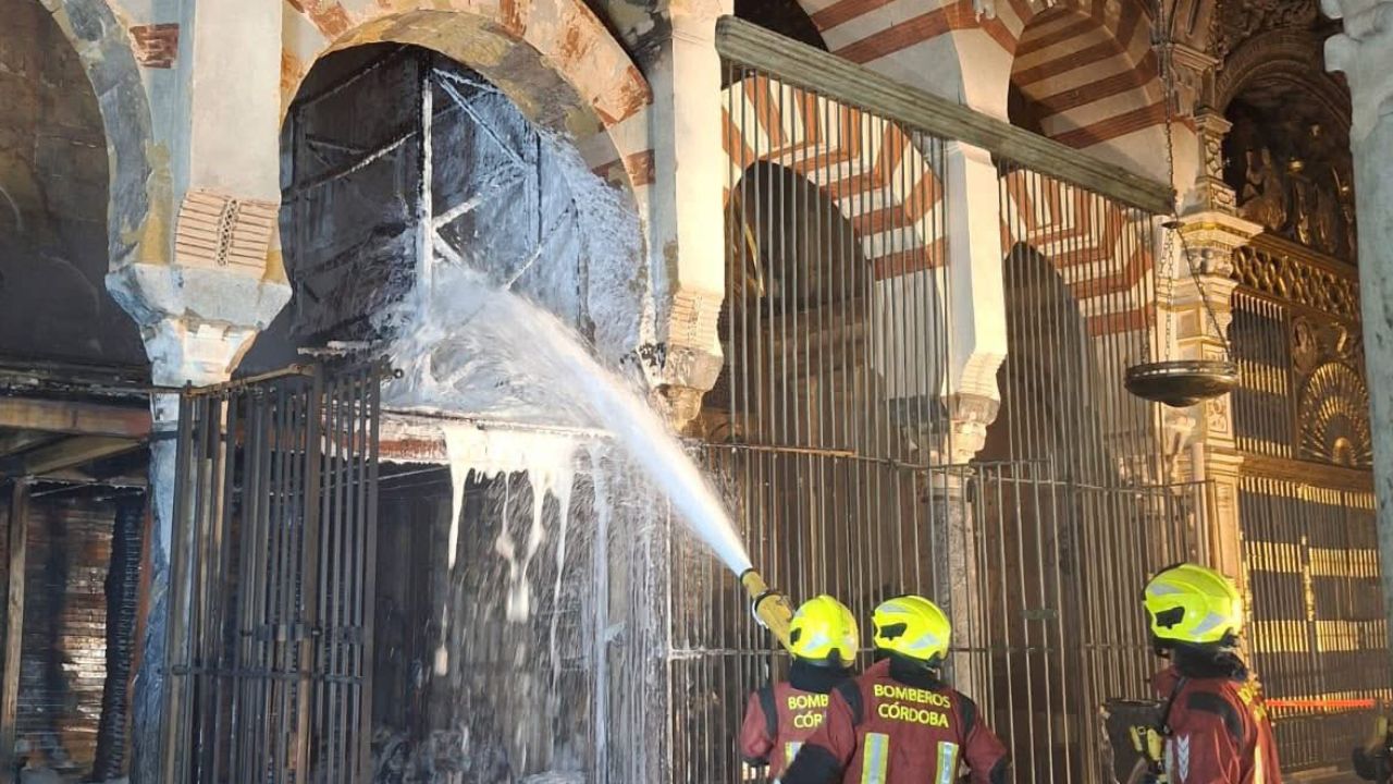 Tarihi Kurtuba Camii'nde yangın çıktı